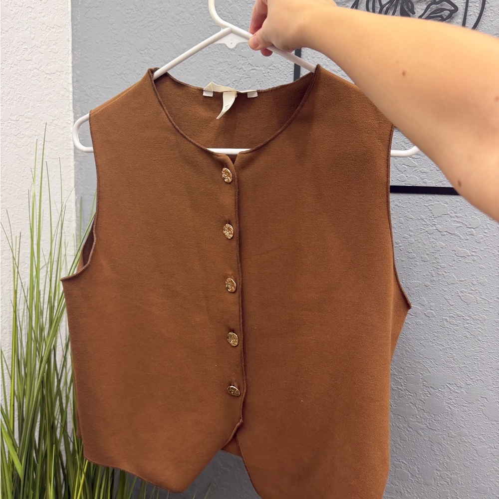 H&M Brown Button-Up Sleeveless Blouse